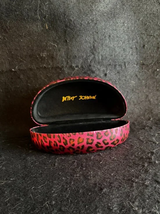 Betsey Johnson Eyeglass/Sunglass ‘Clam Shell’ Hard Case - Picture 4 of 9